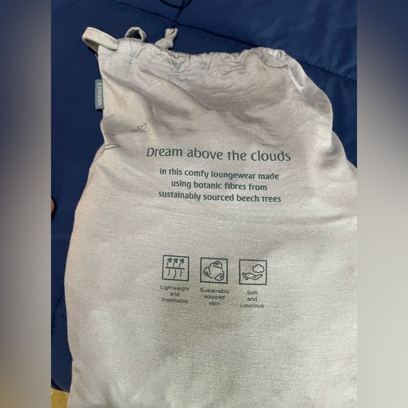 Emirates first class pajama Set Size S/M Luxurious And Soft Loungewear New - Picture 5 of 13